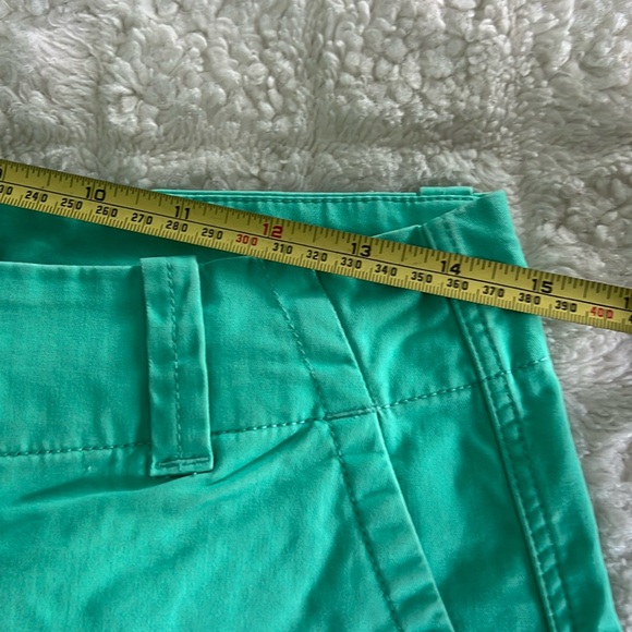 Vineyard Vines, everyday short, women’s size 2 - Picture 5 of 9